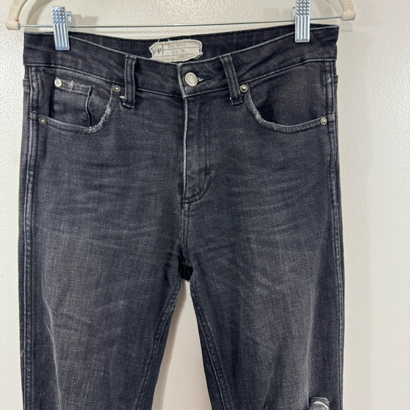 Free People Distressed Flared Leg Jeans Faded Black OB817426 Size 28 X 32 - Picture 5 of 13
